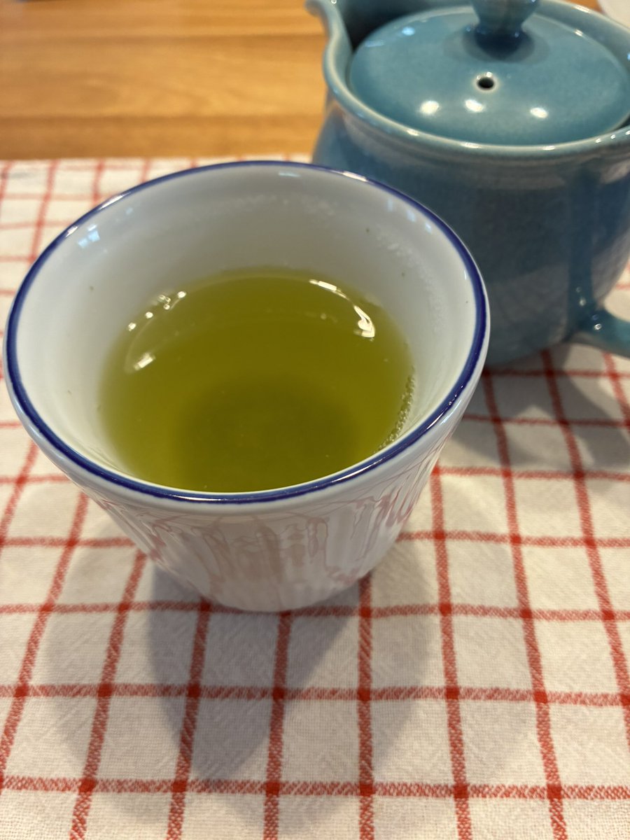 GWふたりお昼ごは〜ん

野菜たっぷり皿うどん
ワカメと干し大根の皮のお味噌汁
日本茶🍵
