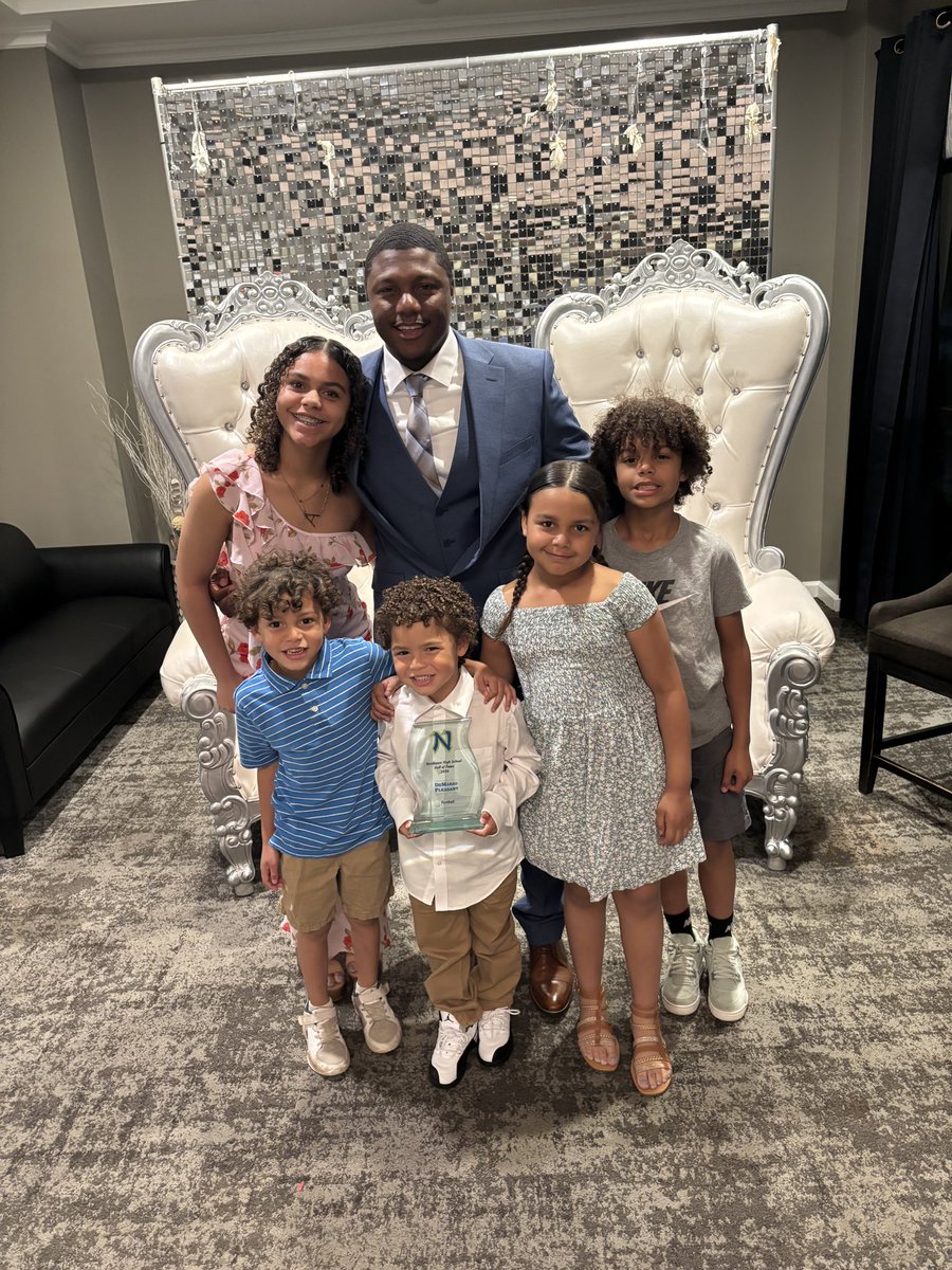 CoachRio5x's tweet image. Honored to be inducted into the Hall of Fame at Northwest. Grateful for everyone who’s been part of the journey. Proud to represent Northwest 🟡🔵