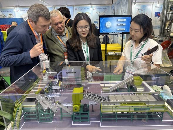 GreenMaxRecycle's tweet photo. CHINAPLAS 2026 has come to a successful close, but the excitement continues. We look forward to seeing you in Shenzhen in 2027, reconnecting with old friends and meeting many new ones. 🌏
MORE: https://t.co/EloBe2DS8N https://t.co/EY39lGnqml