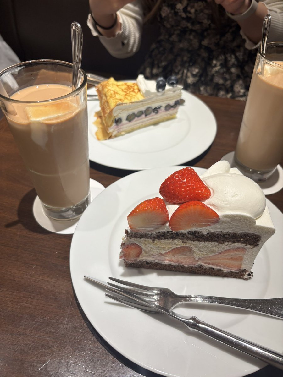 karatoooooo's tweet photo. こっそりあまから誕生日祝ってた(ケーキ食べたいがためのこじつけ) https://t.co/4msrSB9rAj