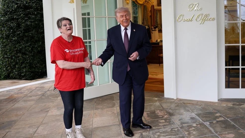 ManOfTheLibrary's tweet image. The effect of @realDonaldTrump ordering @DoorDash. 

A good President will always signal which stocks their citizens should invest in.

A good President also has a great Presidential Library. #ReadMoreBooks 😉 📚 🤝 🇺🇸
