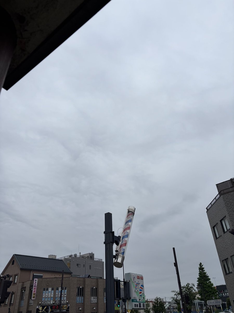 おはようございます☁️
本日も8:30より営業いたします✂︎
みなさまのご来店をお待ちしてます😄