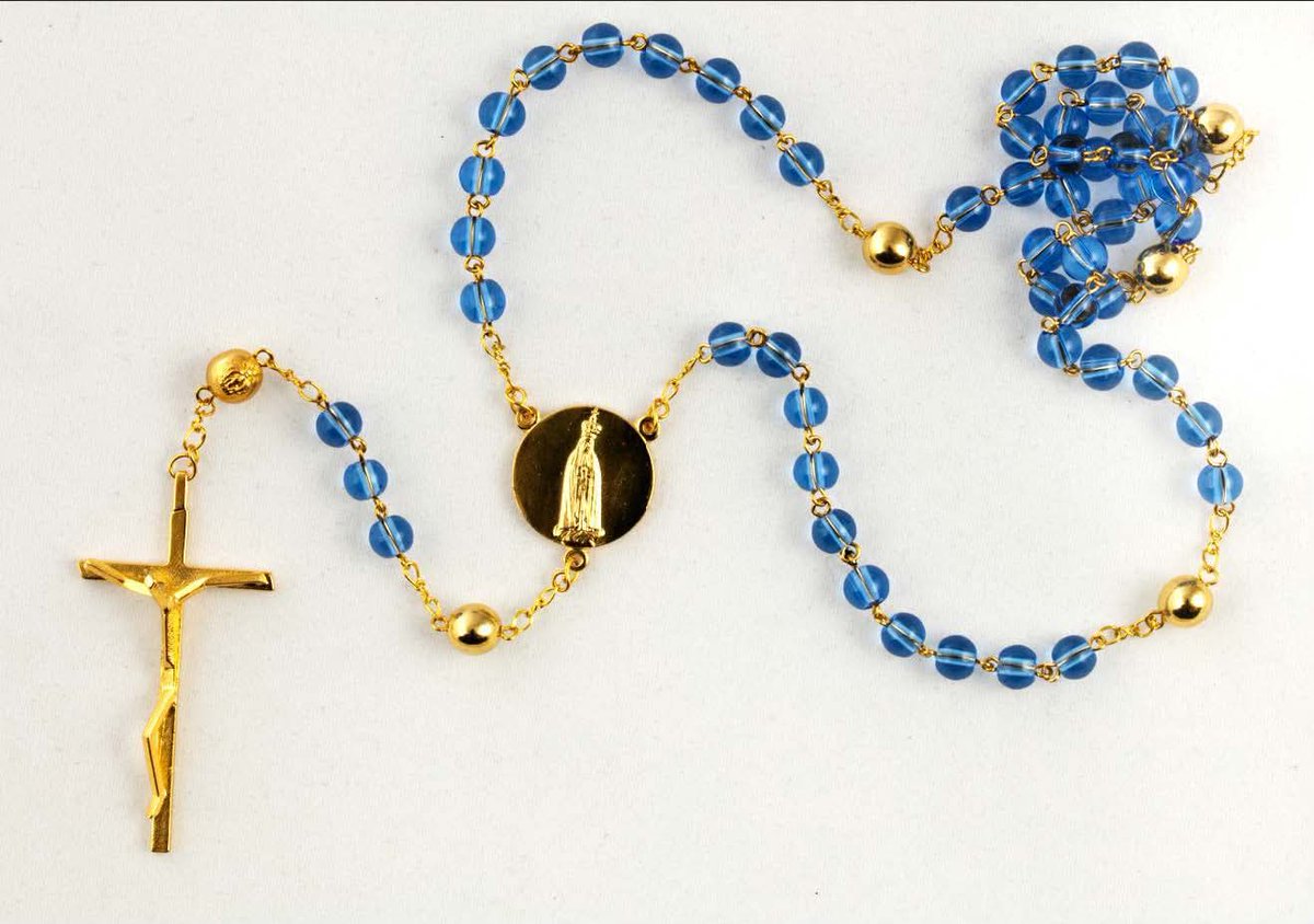 d_mhg's tweet image. Virgen María,  Madre de Fátima,
protege a nuestros #hijos y #nietos, todas la #familia y nuestros hogares.
Aleja de nosotros las dificultades y todo lo que nos aleja de Dios.
Guárdanos siempre en la paz del Señor.
Amén. 🙏