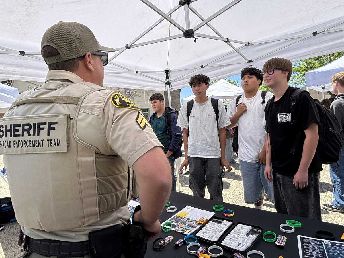 SDSheriff's tweet photo. Mission Hills High School in San Marcos invited the San Marcos Sheriff's Station to their Career Fair earlier this month. Students had the chance to explore a variety of future paths, from universities and military opportunities to skilled trades.

Our deputies shared info about the Explorer Cadet Program, RESPECT Project, and Junior Women’s Academy, and answered great questions about what a deputy’s shift looks like.

Always proud to connect with our youth and support their career journeys! @missionhillshs @SanMarcosUSD @sanmarcoscity