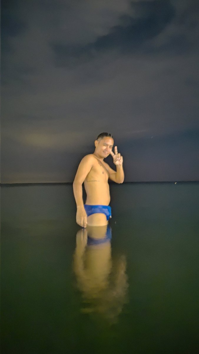 andrew_boy69's tweet photo. Vamos al mar de noche 🌊😏 https://t.co/8vIB3Gq867