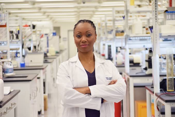 fascinatingonX's tweet photo. 🚨NEWS: Dr. Hadiyah-Nicole Green, a black medical physicist, just became the first doctor to CURE CANCER USING NANO-PARTICLES. https://t.co/jbs7iPopKA