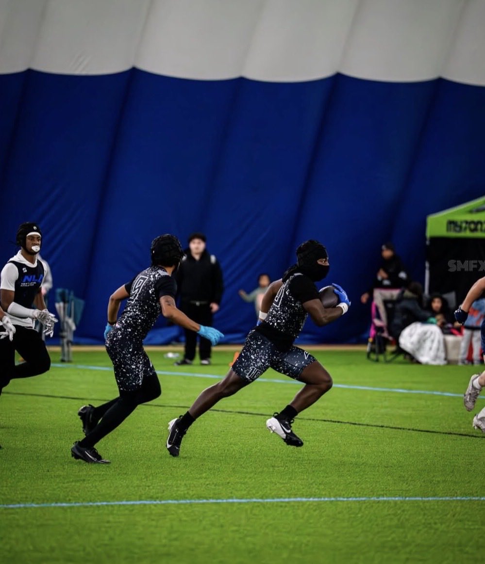 SamuelBoadu_27's tweet photo. Offseason work. Locked in for senior season.

OLB/NB/RB | 5’10 190 | C/O ‘27
@_Conz__ @LaneTechFB @CoachPopino @_CoachJay_ @CoachBuddah @OLCoach_Ack @Coach_Woody24 @CoachJournell @CoachKruse62 @Coach_Davis42 @CoachGeneral @ACWEB33 @Chicagostatefbf @joshua_hampton_ @CoachMW_51 https://t.co/SUr3g3uB9O
