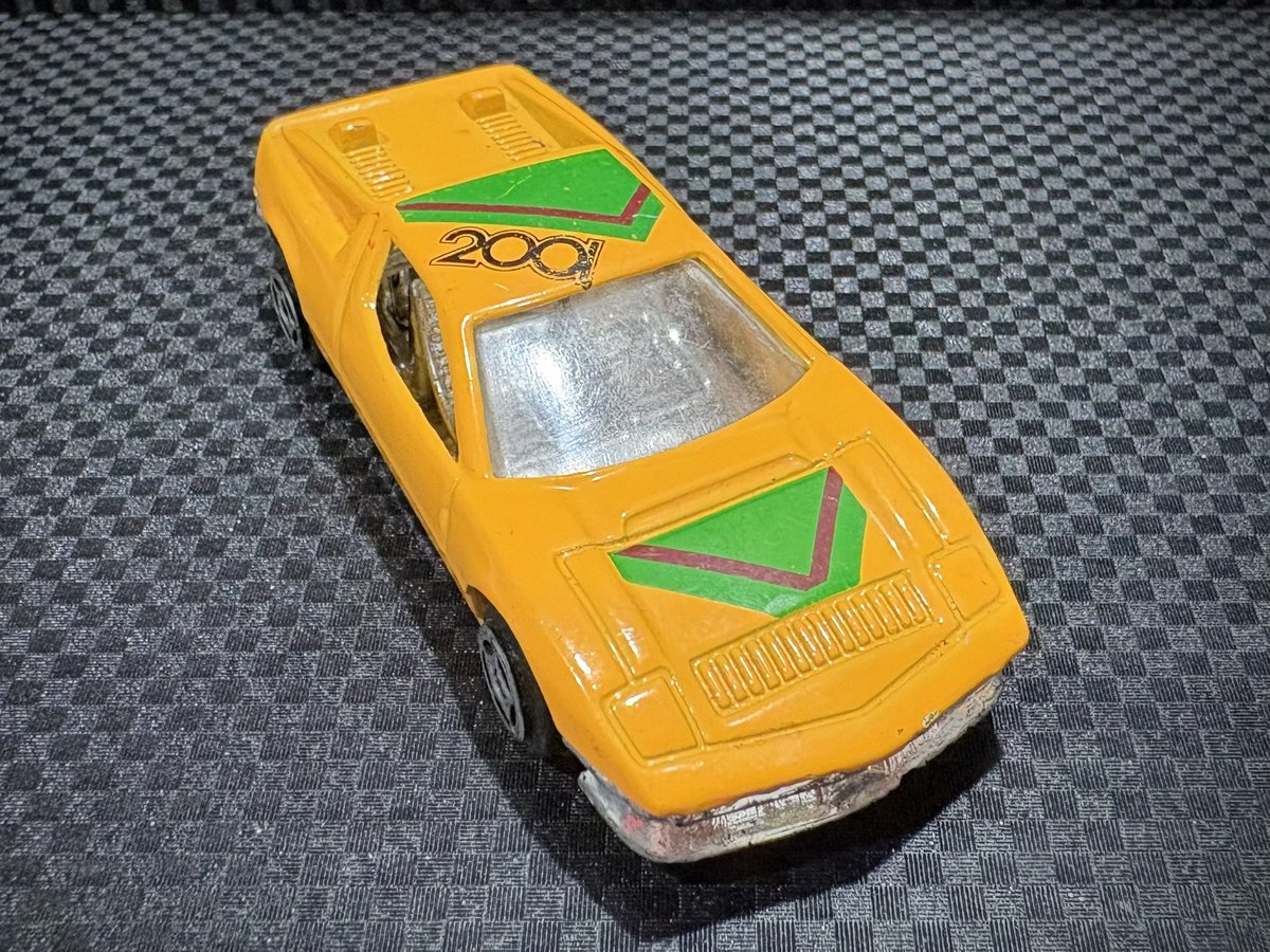 2022Kyo's tweet image. MASERATI MERAK
ヤトミン製のミニカー
8805番
意外と造形はしっかりしてる方かな
遠目からもマセラティって解ったのでリサイクルショップで110円で購入
ルーフの2001は何の意味があるのか？
#ヤトミン
#yatming
#maserati