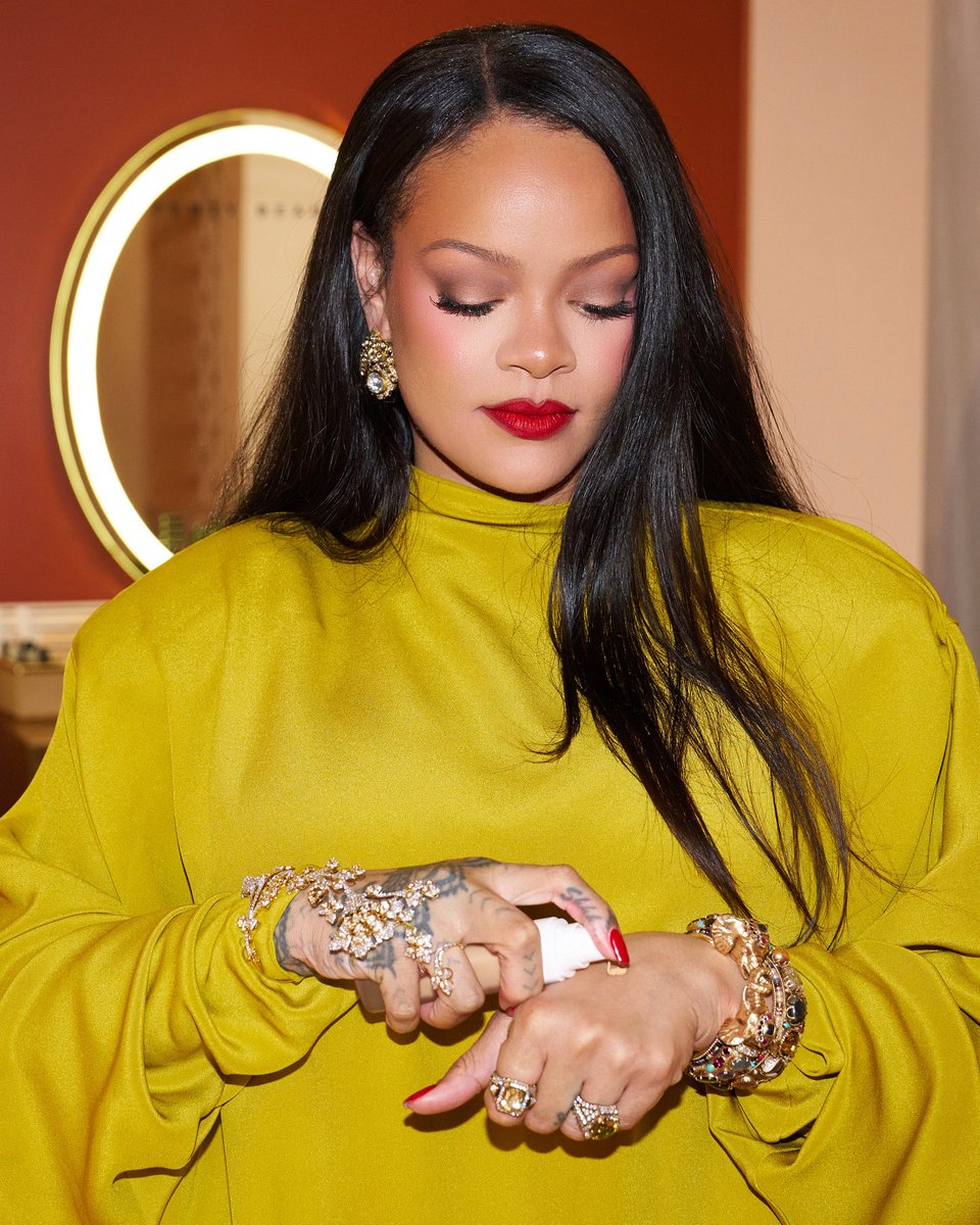 Rihanna tweet media