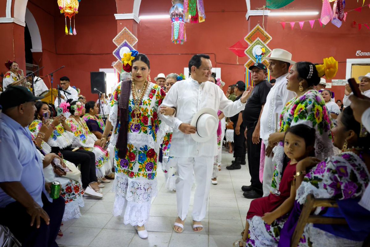 STEinforma's tweet image. #Gobierno del Renacimiento Maya construirá nuevo telebachillerato en Chumayel wp.me/p6Zyu6-1H1D 

Al encabezar la inauguración de la Feria Tradicional, el Gobernador @huachodiazmena dio a conocer el proyecto que ampliará las oportunidades educativas para las y los jóvenes