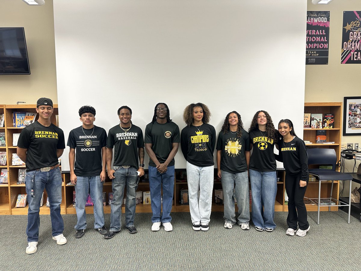 AveryL_2027's tweet photo. For 6 months I worked alongside six student athletes selected for a leadership cohort to deliver a summit to fellow student athletes @NISDBrennan. All week I was nervous and excited. So happy to see all our hard work pay off, it was an honor to do this alongside all of you. Thanks for the support @coach_dahle and Coach G @softballbrennan. 

@Bombers_16u
