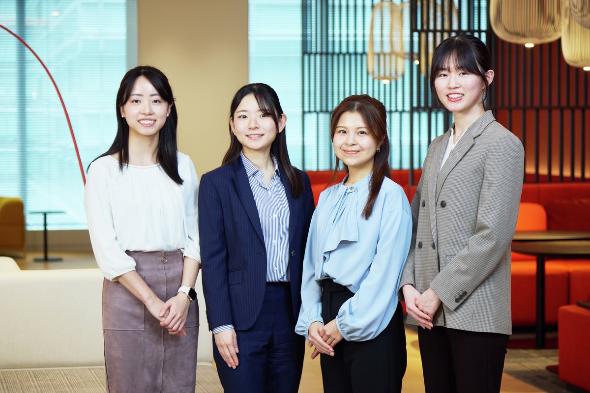 PwCコンサルティング合同会社 X-Value & Strategy 女性メンバー4人が
