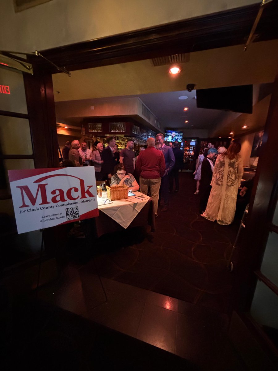 VoteAlbertMack's tweet photo. What a great night! Thank you to John Acres and Wayne Miletta for hosting and to everyone who came out to support the campaign.
@StavrosAnthony
#BacktheMack https://t.co/xJfbrlAPg7