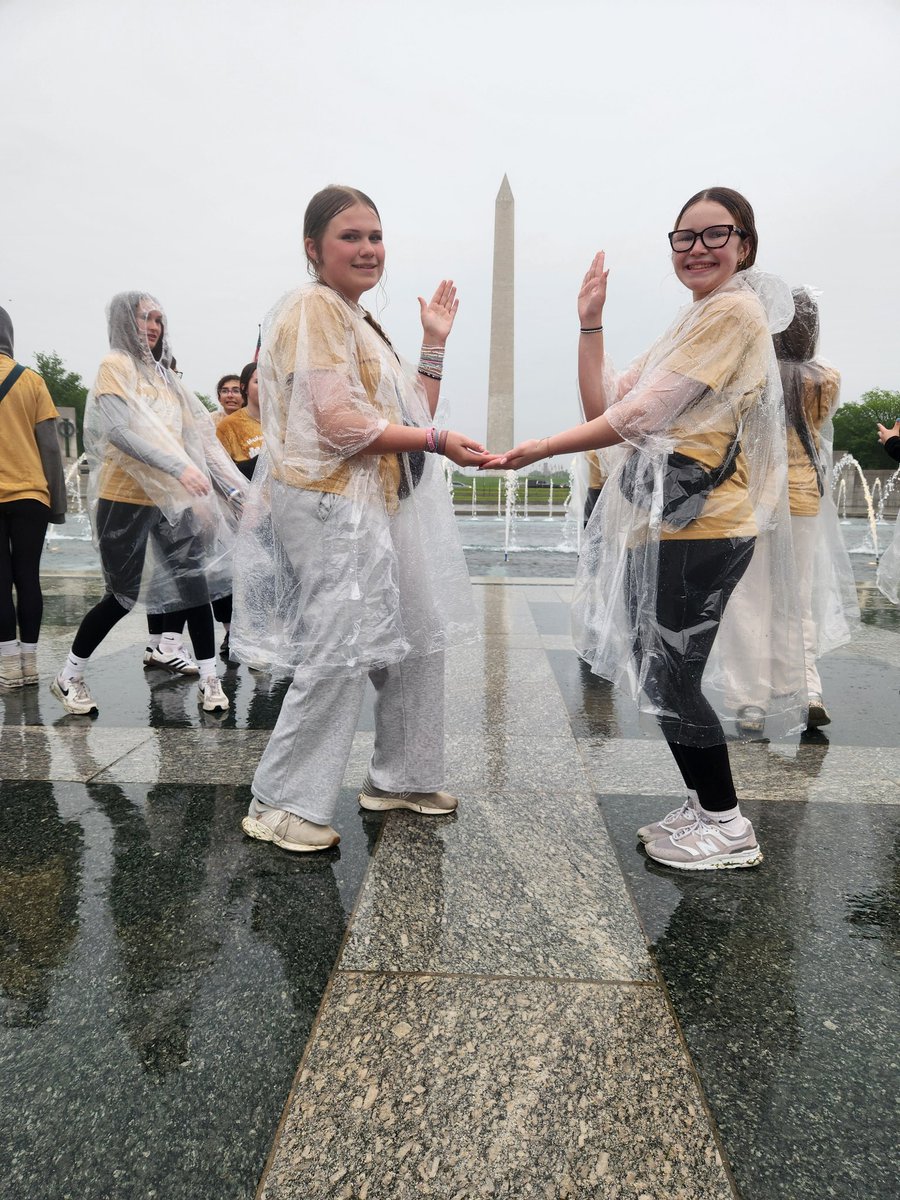 NRAC_DC's tweet photo. Washington Monument and WWII https://t.co/Nrf6LNsra7
