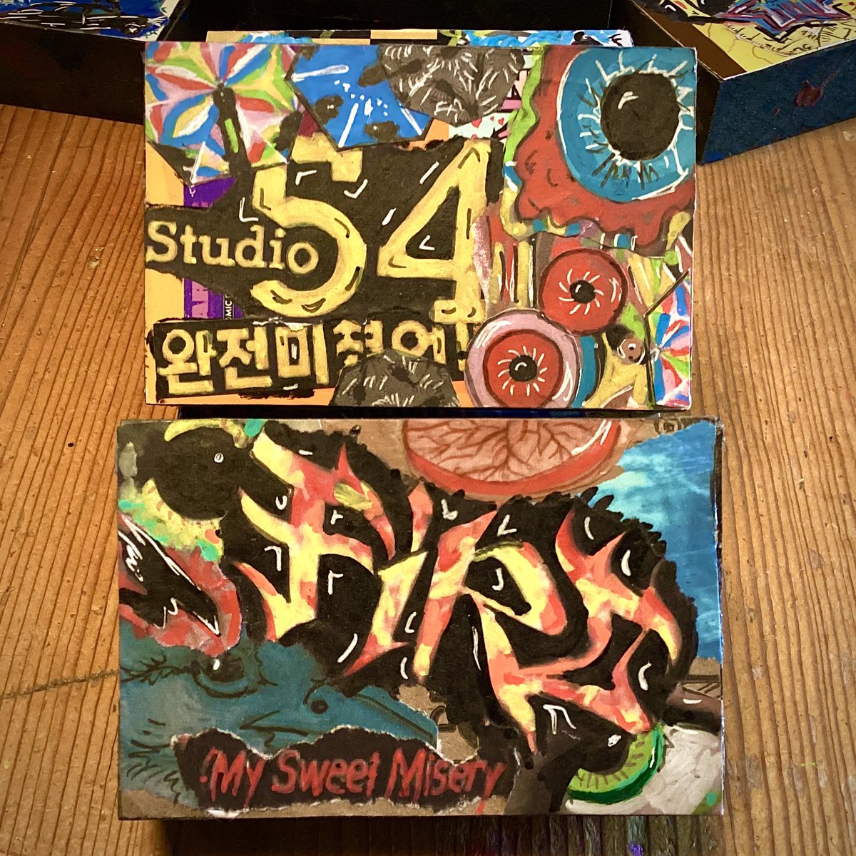 lisathegeekmom's tweet image. My 2 fav block design for this batch are my #XdinaryHereos Fire &amp;amp; #TOP Studio54.
Other faves:
#ATEEZ Adrenaline
#DragonPony Not Out
#PurpleKiss Zombie
#BTS Idol
#AB6IX Naked
#StellaJang I’m a Villain
#Aespa Rich Man
#NCT2018 Black on Black
#TuneXX I’m Alive.
Happy hunting.