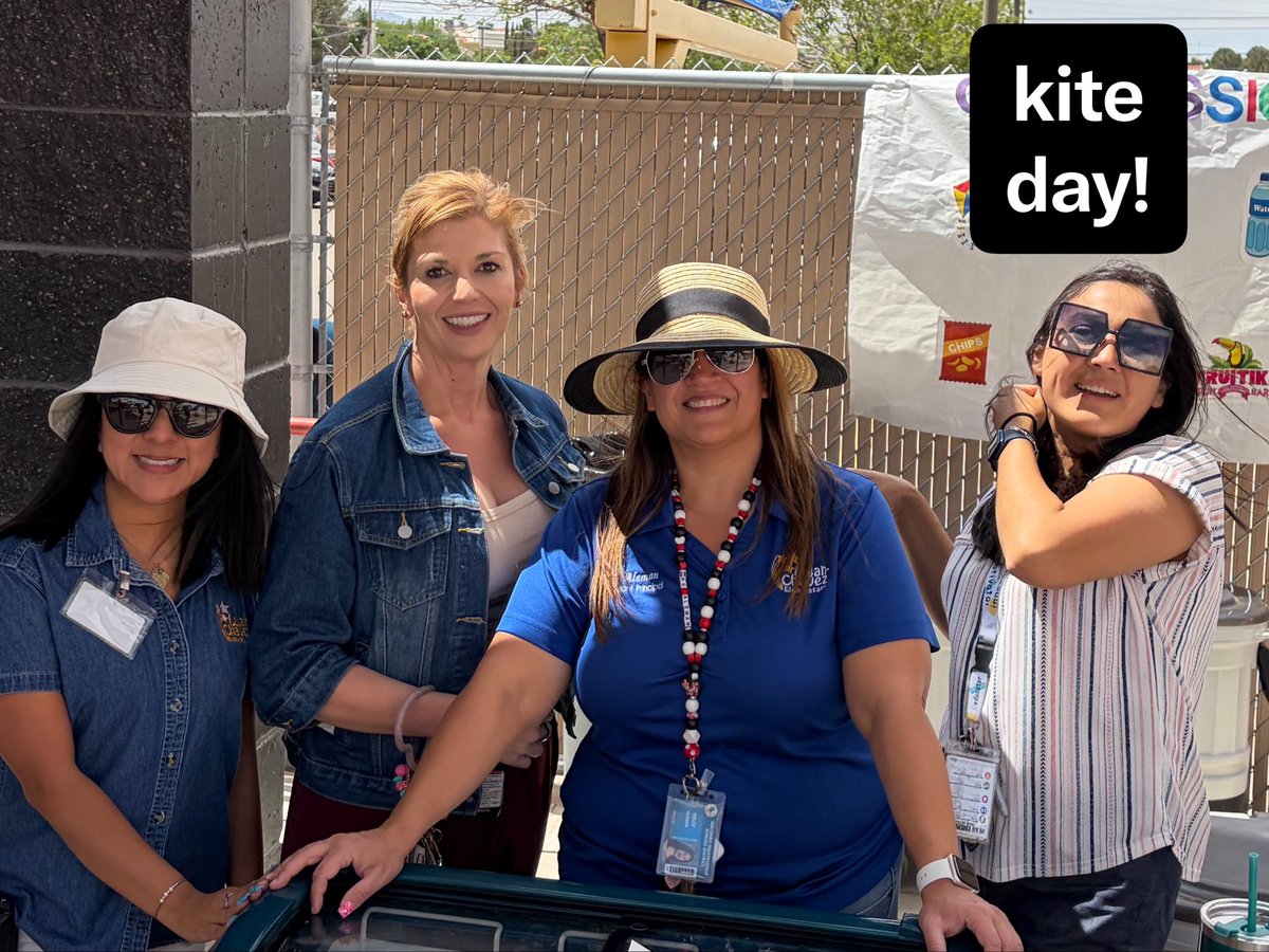 APena_LCES's tweet photo. Perfect weather for Kite Day at LCES!🪁 @LChavez_ES https://t.co/UflGRVqc2V