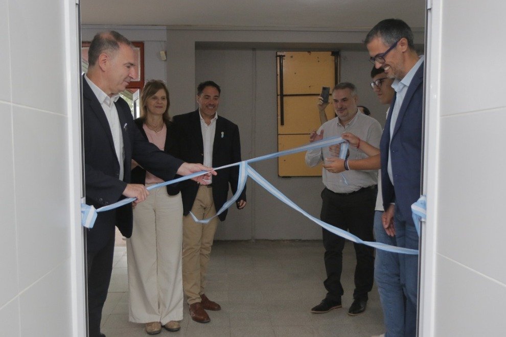 gobdecordoba's tweet photo. 🏫✨ Más #infraestructura, más oportunidades.
📚🔧 En #Morteros inauguramos nuevas aulas en el IPEMyT N° 286 para seguir fortaleciendo la #educación técnica.
👩🔬 Una nueva aula y un taller laboratorio de alimentos ya están en funcionamiento en el establecimiento.
🤝 Trabajando en conjunto con el municipio, la cooperativa y la comunidad educativa generamos más y mejores condiciones para aprender y enseñar.
💪🎓 Seguimos invirtiendo en espacios que acompañan la formación y el #futuro de nuestros jóvenes
#HacerParaCrecer