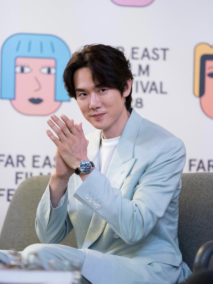 myysyoo_'s tweet image. My global star all suited up — looking dapper and fine in cool tone blue 🩵🔥

I’m obsessed with this look~! ❤️‍🔥

#유연석 #YooYeonSeok #PhantomLawyer