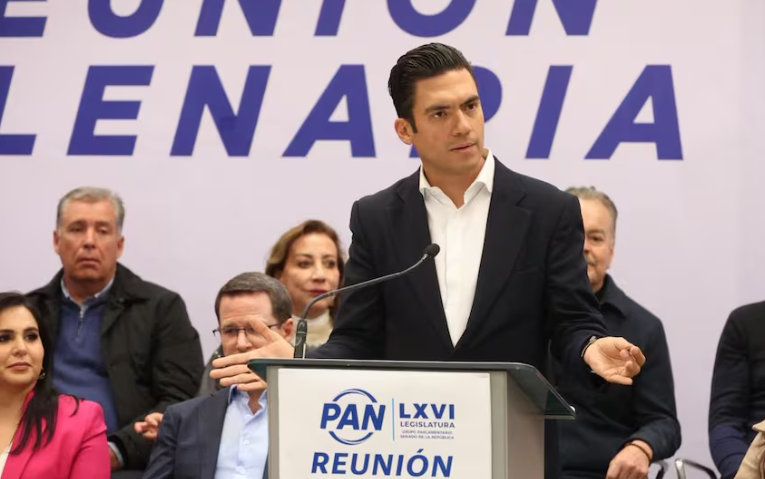🏛️⚖️ Tras las acusaciones del gobierno de EE.UU., el PAN (<a href="/AccionNacional/">Acción Nacional</a>) solicitó al Senado considerar la desaparición de poderes en Sinaloa. El partido argumenta que el caso involucra al gobernador Rubén Rocha Moya (<a href="/rochamoya_/">Rubén Rocha Moya</a>) y a otros funcionarios en un contexto de mayor