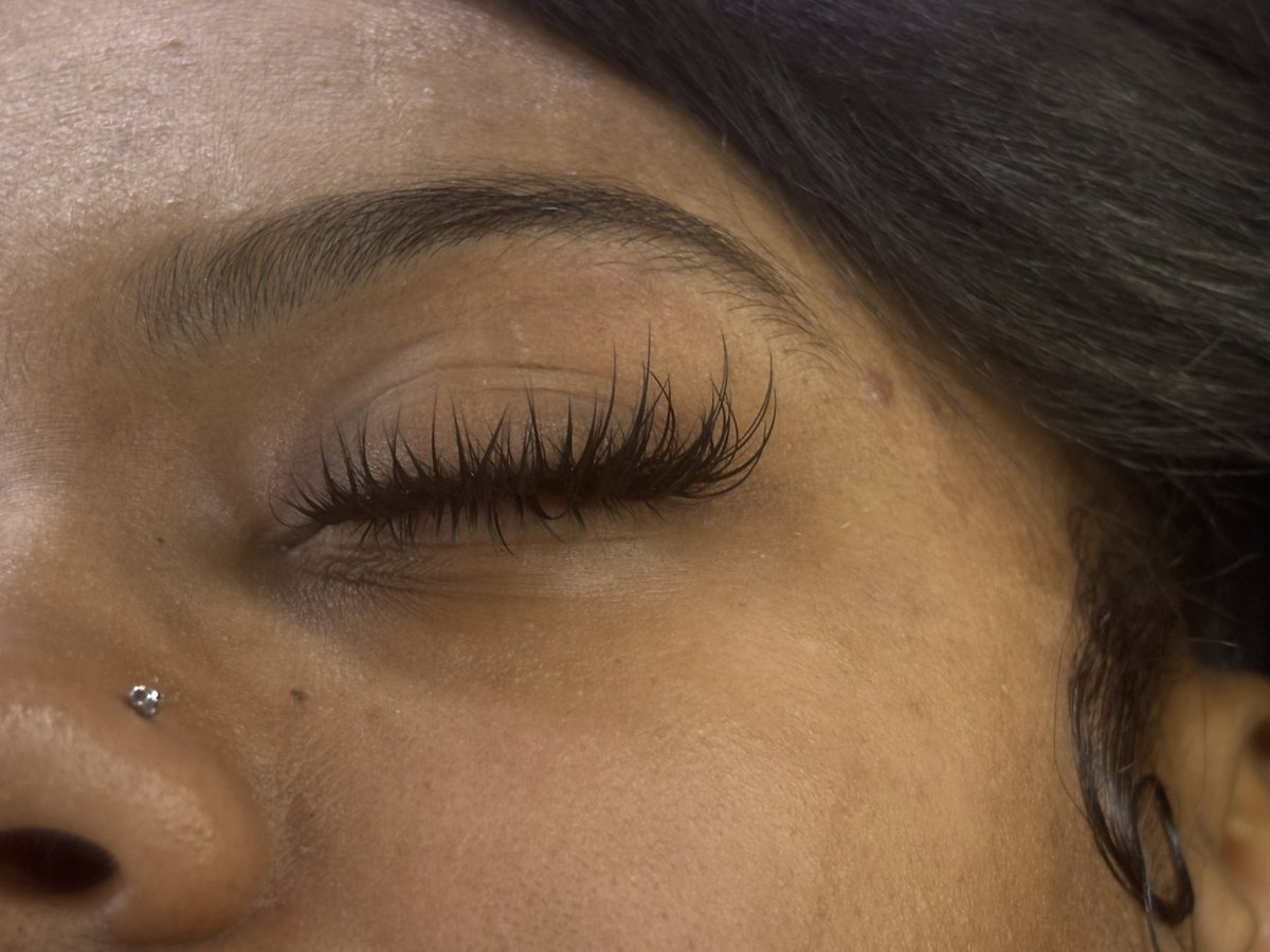 __QueenRo's tweet photo. Set I did give 2017 vibes when we were calling them mink lashes 😂😍 https://t.co/lQQFMsbEW6
