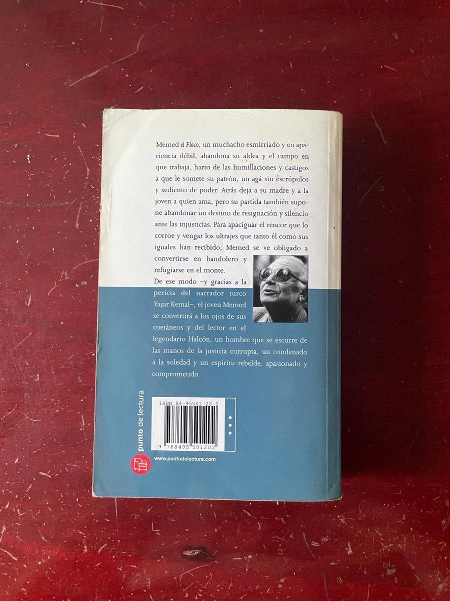 Radinitocmoi's tweet image. 1098. “Ahmet, el bandido, había quedado relegado al olvido en su propia aldea”

Yașar Kemal. El Halcón. Barcelona: Punto de Lectura. B.S.A., 2000

#Libros #Biblioteca #Library #Historia #Histoire #History #yașarkemal #literaturaturca #littératureturque #turkishliterature
