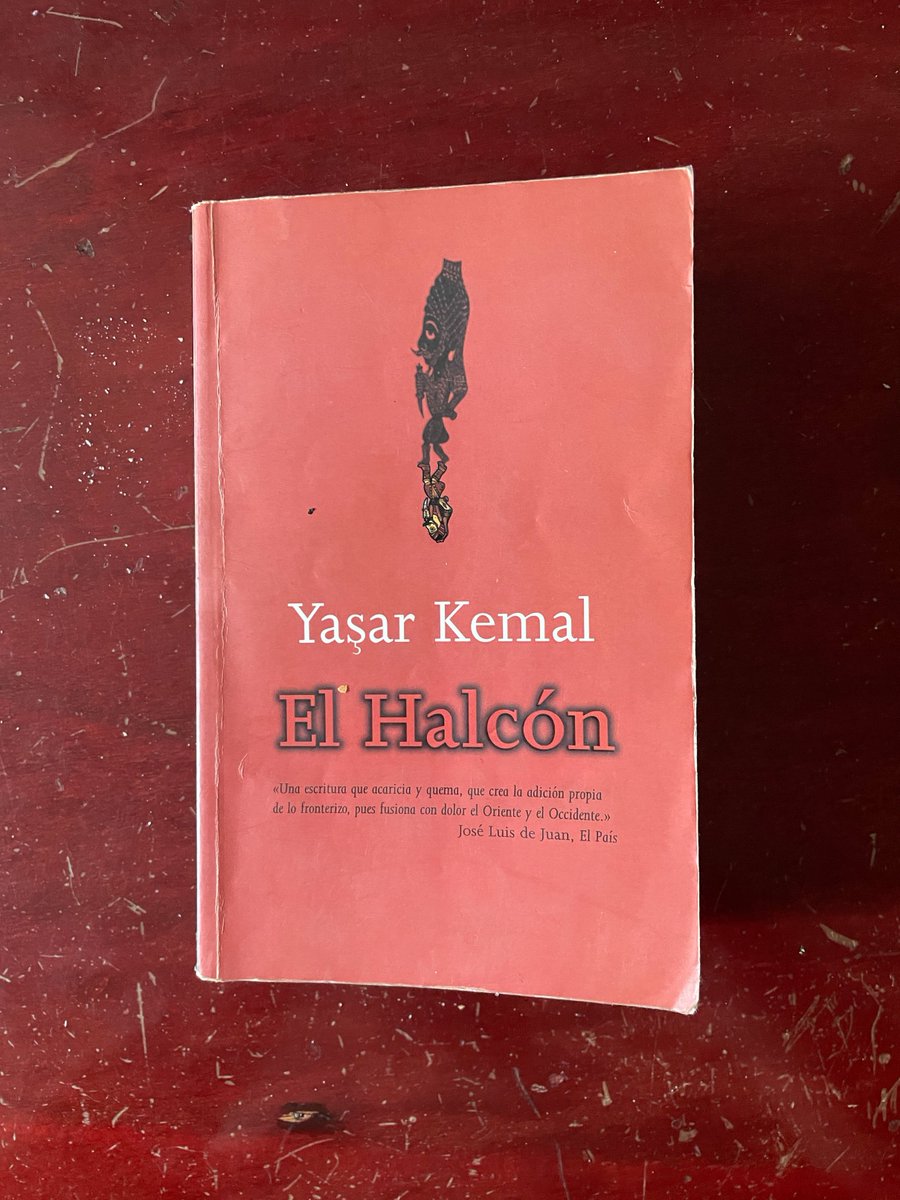 Radinitocmoi's tweet image. 1098. “Ahmet, el bandido, había quedado relegado al olvido en su propia aldea”

Yașar Kemal. El Halcón. Barcelona: Punto de Lectura. B.S.A., 2000

#Libros #Biblioteca #Library #Historia #Histoire #History #yașarkemal #literaturaturca #littératureturque #turkishliterature