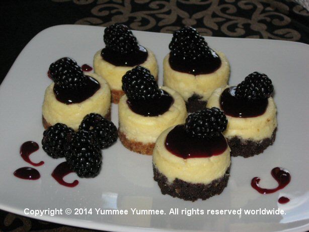 TheDreameeDog's tweet image. #Make, #bake, eat &amp;amp; enjoy Mini Blackberry Cheesecakes with Mom. Yummee Yummee good,  &amp;amp; use Mom's favorite fruit - strawberries, cherries, raspberries, or preserves. #Recipe yields about a dozen or so which is perfect. #Free recipe. yummeeyummee.com/freeglutenfree…