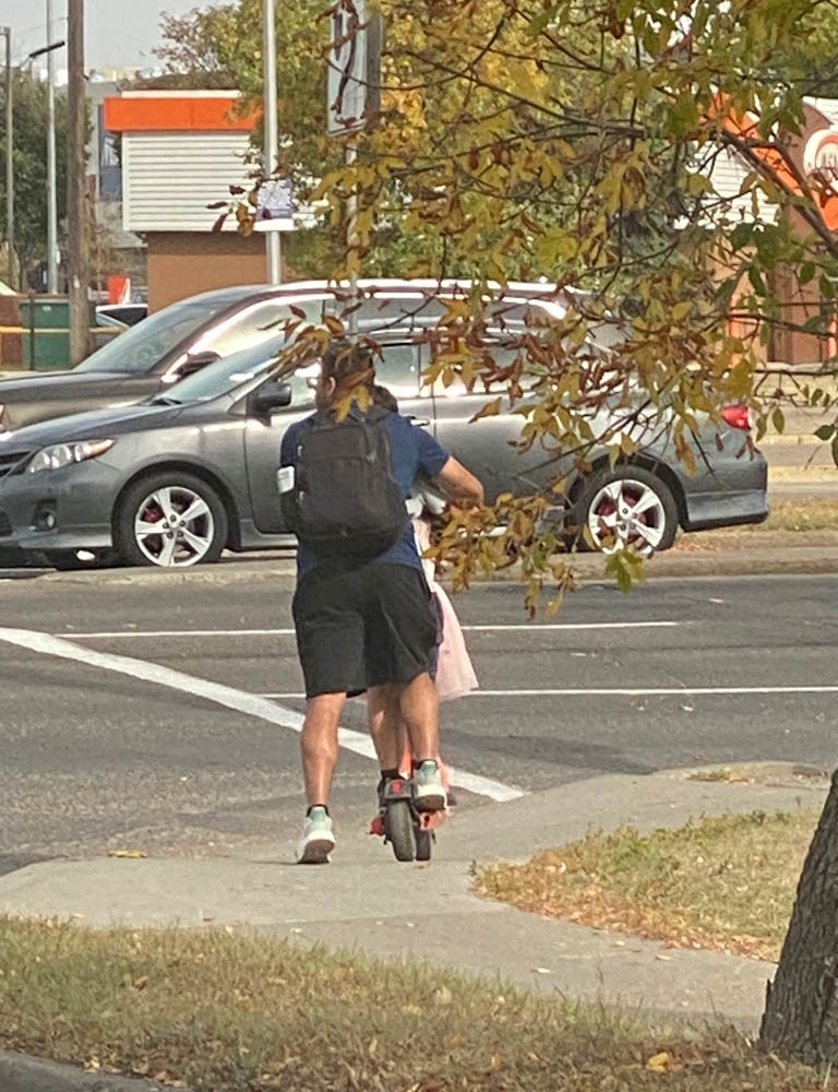 BobLigertwood's tweet image. as a #yegdt business 25yrs
drunk users
where are scooters legally operating?
adults w children "no helmets"
liability should a child be injured or killed a result of @edmontonpolice / #yegcc
"complete negligence" in enforcing laws?
parking an uncontrolled disaster!
#yeg #edmonton