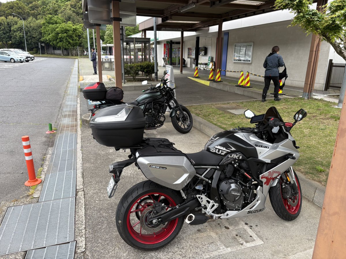 hirokaPapa's tweet image. #美野里pa
ちょっと寒い。
特に顔がね。
ホットコーヒー飲んで暖まります。

#bike #touring #suzuki #gsx8r #gsx800f #kawasaki #eliminator #eliminator400se #バイク #ツーリング #夫婦ツーリング #スズキ #鈴菌 #カワサキ #エリミネーター #エリミネーター400se #バイク好き