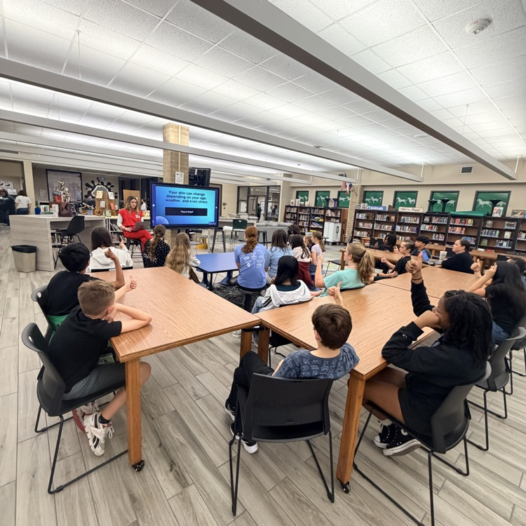 HumbleISD_CMS's tweet photo. 6th graders met real-world rockstars today! β¨ Volunteers shared their careers, from esthetician and pilot to police officer, physician's assistant, and small business owner. Big dreams got a boost! #TheColtWay https://t.co/c5puzXW4gc