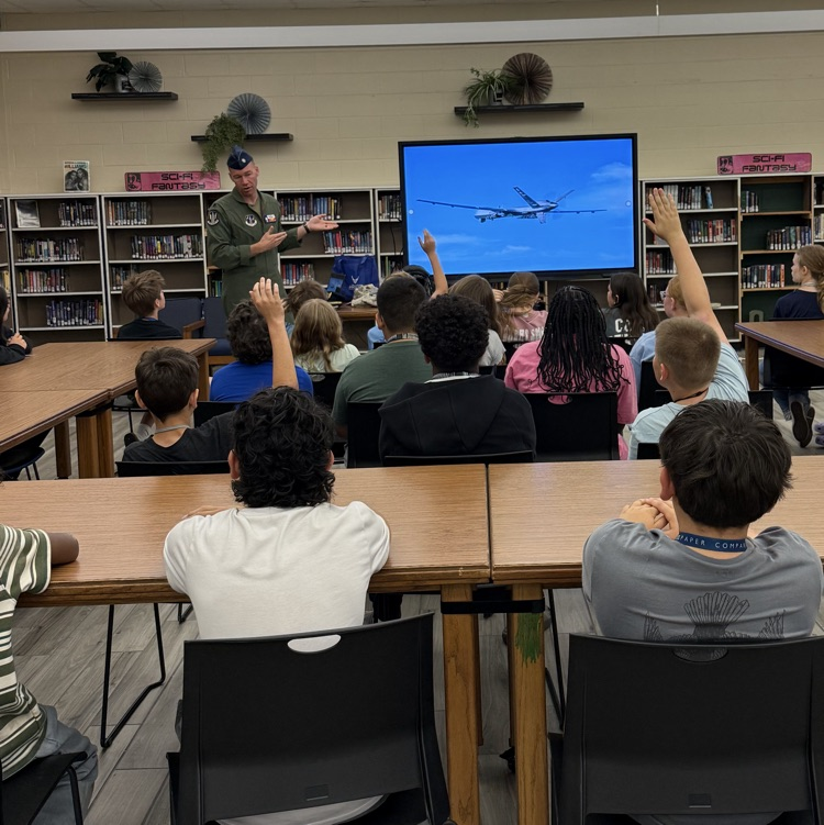 HumbleISD_CMS's tweet photo. 6th graders met real-world rockstars today! β¨ Volunteers shared their careers, from esthetician and pilot to police officer, physician's assistant, and small business owner. Big dreams got a boost! #TheColtWay https://t.co/c5puzXW4gc