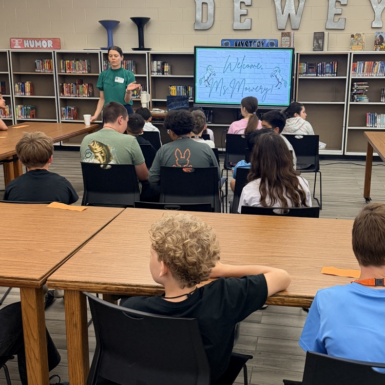 HumbleISD_CMS's tweet photo. 6th graders met real-world rockstars today! β¨ Volunteers shared their careers, from esthetician and pilot to police officer, physician's assistant, and small business owner. Big dreams got a boost! #TheColtWay https://t.co/c5puzXW4gc
