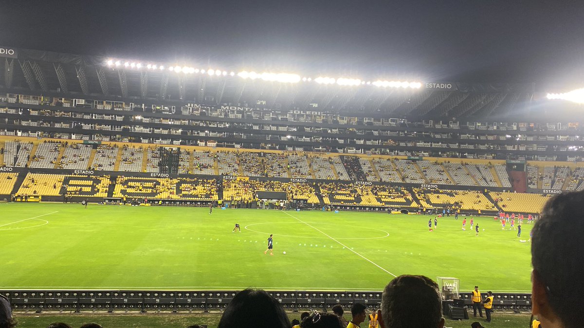 Soldadodelidolo's tweet image. Hoy será de esas noches donde la gente no acompañara al ídolo en su partido de Copa. 

Todo gracias a ______

#BSC 🟡⚫️
