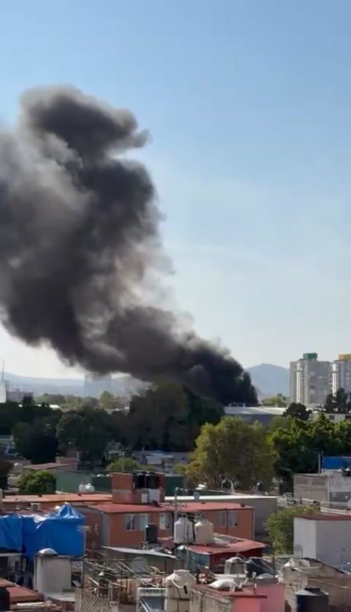 🚨🚨🚨 Se registra un incendio en una bodega ubicada en Calzada Coltongo ...