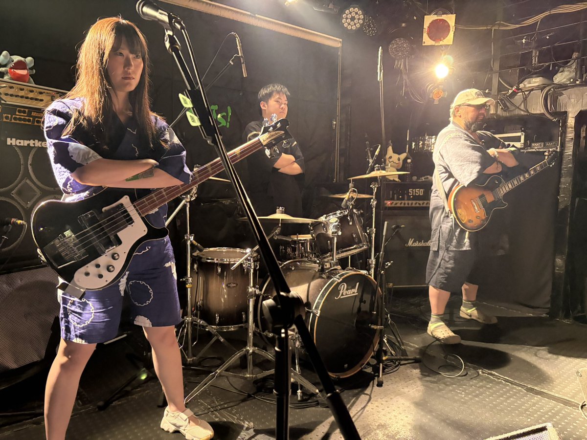 OriKen1's tweet photo. 黄金週間が始まったけどオレには関係無いなぁ。それより今日一日の実績で結果が決まる。届きそうで届きにくい状況だ。
気持ち良く5月を迎えたいね。昨夜は家族の絆をロックを通すことで力をもらった。#3beat はアトを引く。スケジュールがわからないと休み入れられない😢仕事終わりに行けないのよ。 https://t.co/RSGoZSpnxi