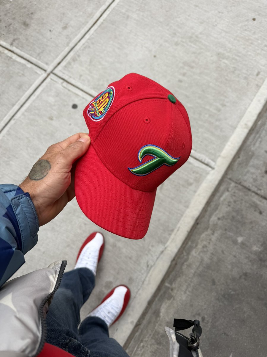 TheManWithESPN's tweet image. #PINdejos🫏
#StartingCapFive🔱
#FOTD🧢
Toronto #BlueJays🪶
30th Season Edition🫰🏼
Freedom “Kilogram” Hoodie⚖️
#KAWS The North Face✖️✖️
#KOTD👟
Cherry 12’s🍒