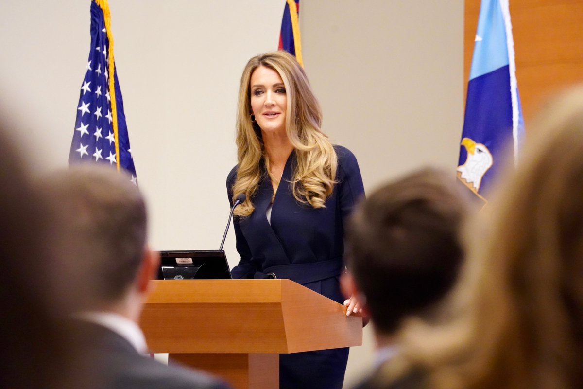 Kelly Loeffler tweet media