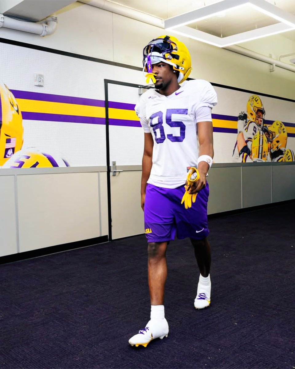 nilacesma's tweet photo. First look of @JoshJackson_4 at LSU https://t.co/Upx9lCmuhW