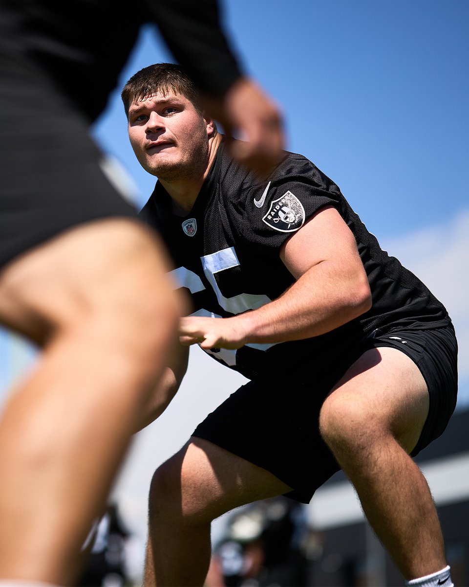 Raiders's tweet image. Blue skies, sunshine, our time 😎 #RaiderNation