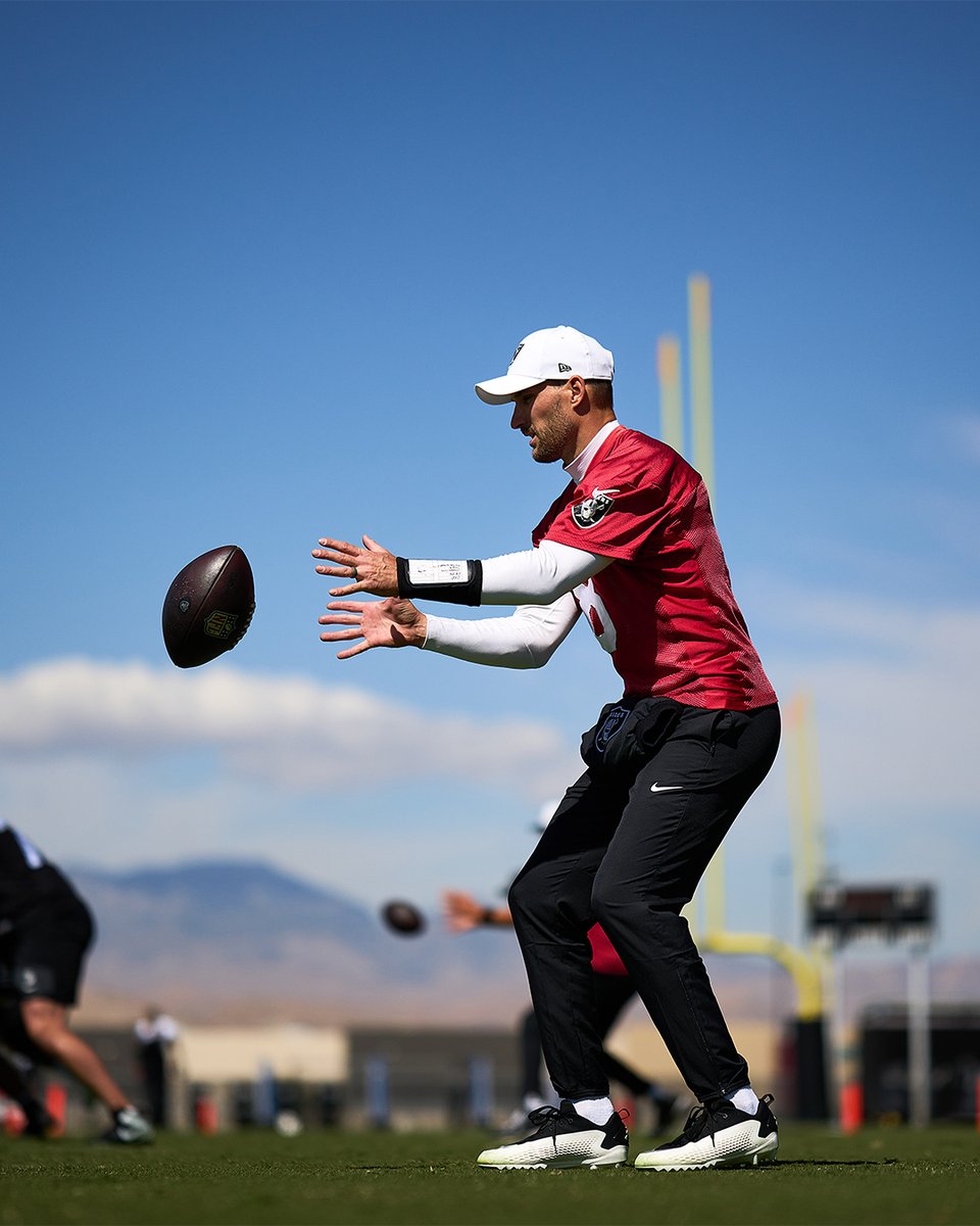 Raiders's tweet image. Blue skies, sunshine, our time 😎 #RaiderNation