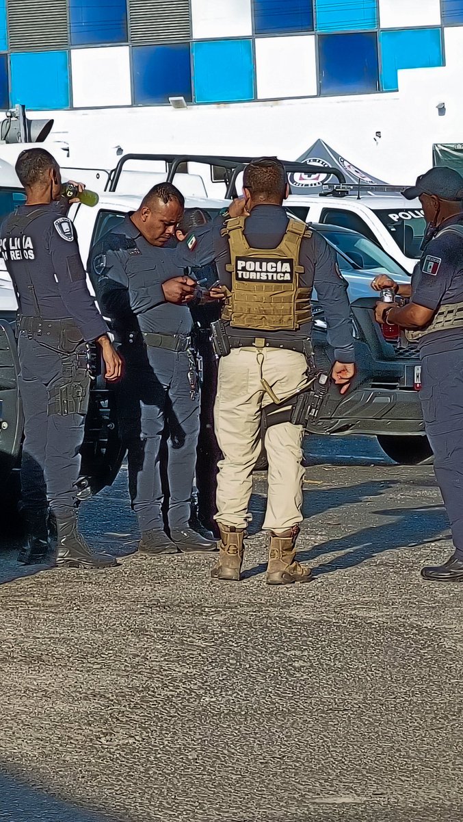 inavarsa's tweet photo. Una vez más la @sspc_morelos rompiendo el protocolo de la @LigaBBVAMX permitiendo a policías entrar armados a un estadio de fútbol, ahora en el Centenario de #Cuernavaca https://t.co/mIV9FGspQE