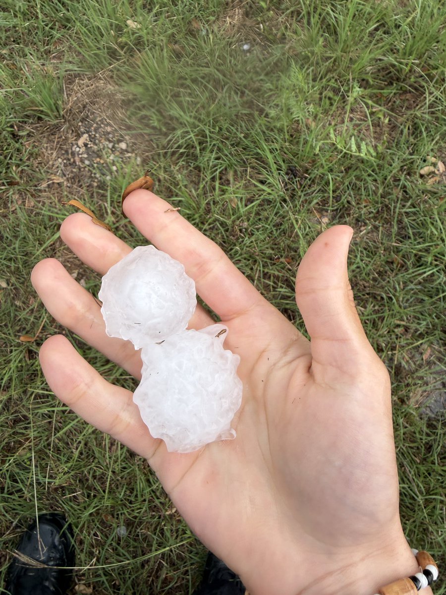 Stormyalert's tweet image. Very large hail north of Camp Wood, Texas 
@NWSSanAntonio #uswx #Meteo #Weather #severewx