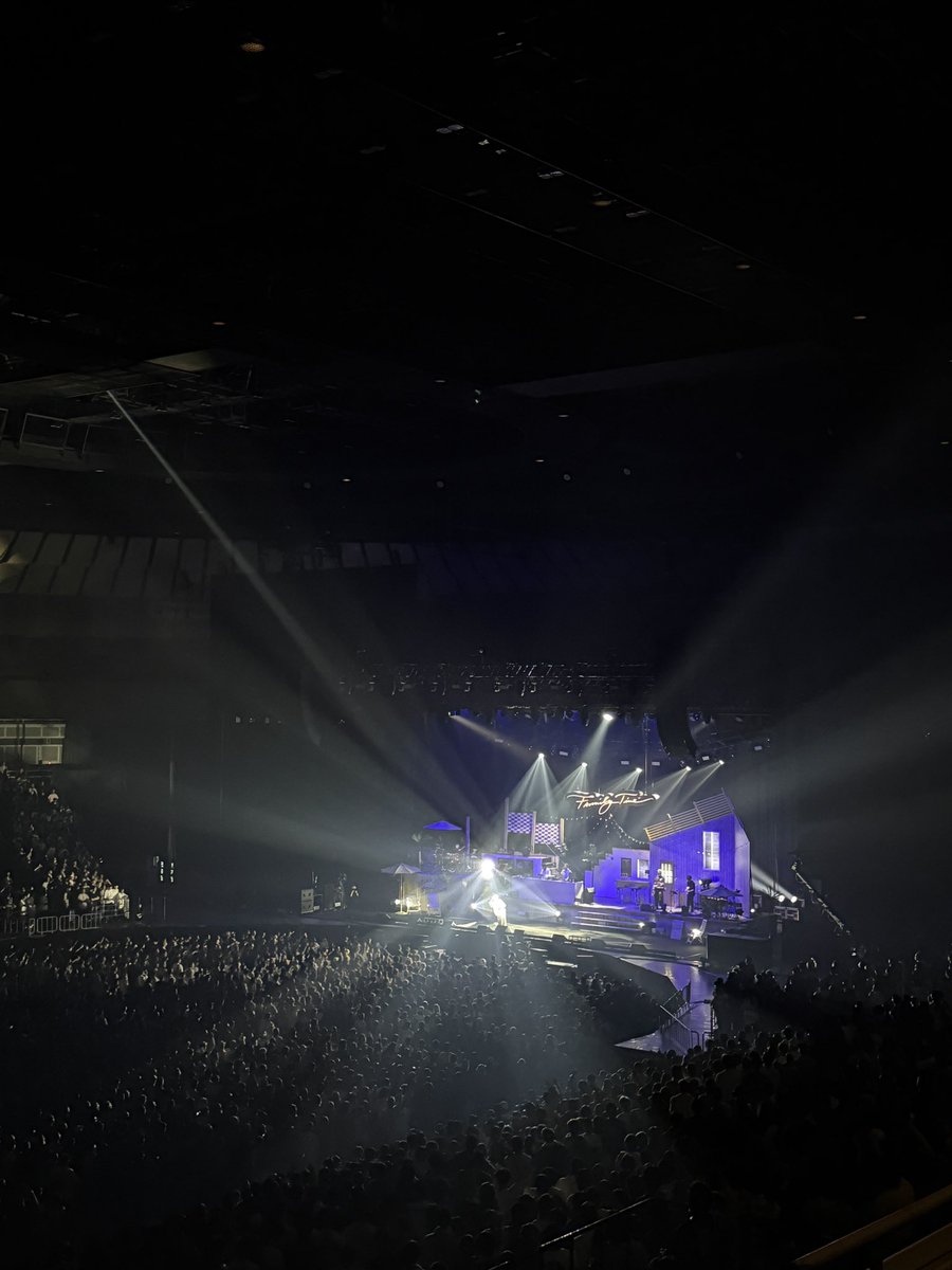 l_d8000's tweet photo. 2026.04.29 GADORO ONE MAN LIVE
横浜アリーナ
『一家団欒』
.
この男、また最高を更新してきたよ...
.
@GADORO1next @MXNist @dj_hitoshi @four_mud_arrows https://t.co/sbWMKpVadj