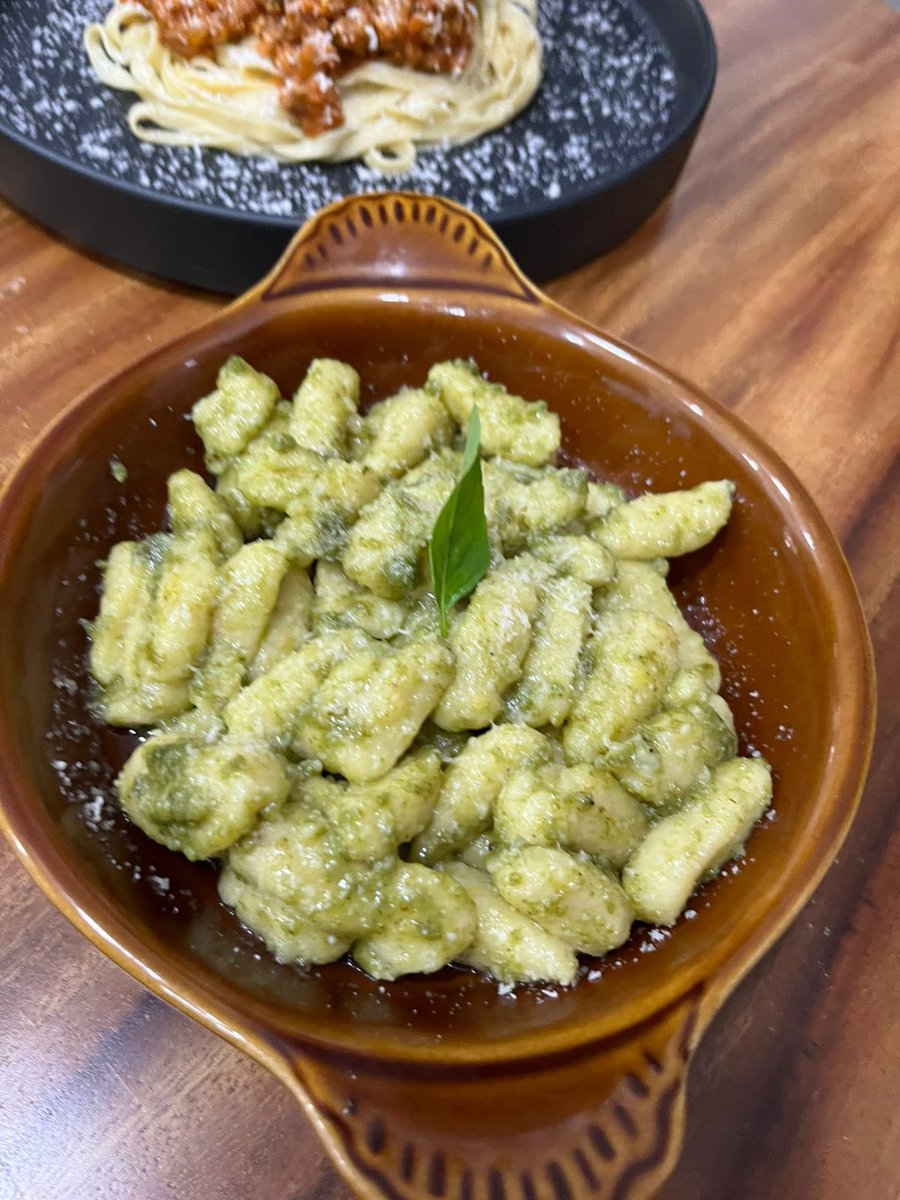 ChefDavidLuna's tweet photo. Ingredientes de salsa pesto y proceso de los ñoquis. Escuela de gastrono... https://t.co/N1gWdMTQRD vía @YouTube https://t.co/6t3wR5erGm