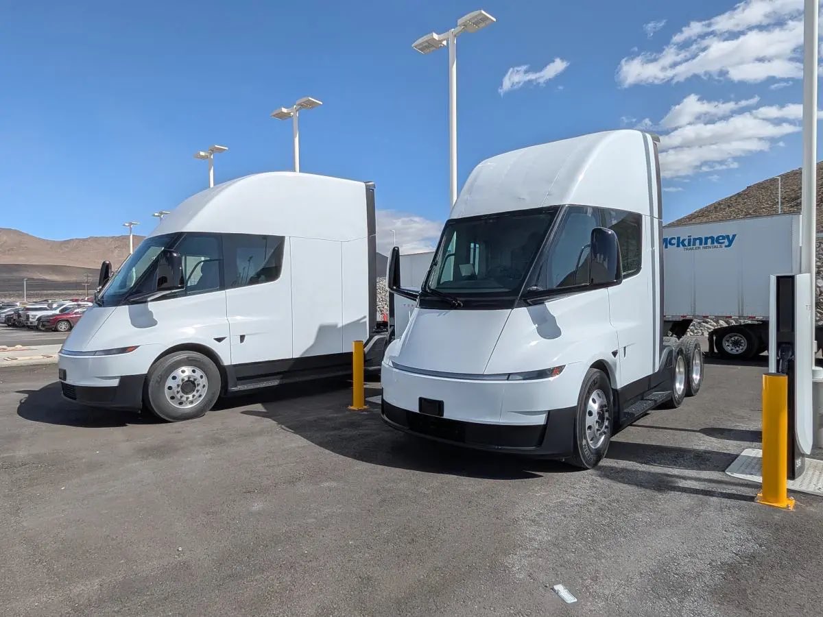shanaka86's tweet image. In 2020 Bill Gates wrote that electric vehicles would “probably never be a practical solution for things like 18-wheelers.”

In 2018 Martin Daum, head of Daimler Trucks, said the Tesla Semi “defies laws of physics if true” and offered to buy two and tear them apart to check the