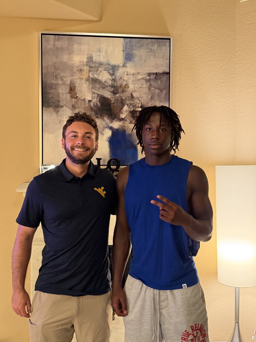 AndrePhillipll's tweet image. Thank you @rhett_rod for stopping by and visiting with me and my family. It’s always a pleasure. Looking forward to visiting @WVUfootball in a few weeks for my OV.
@RecruitingTheO @KLEINOAKFB @Coach_CJWard @Coach_BCarp