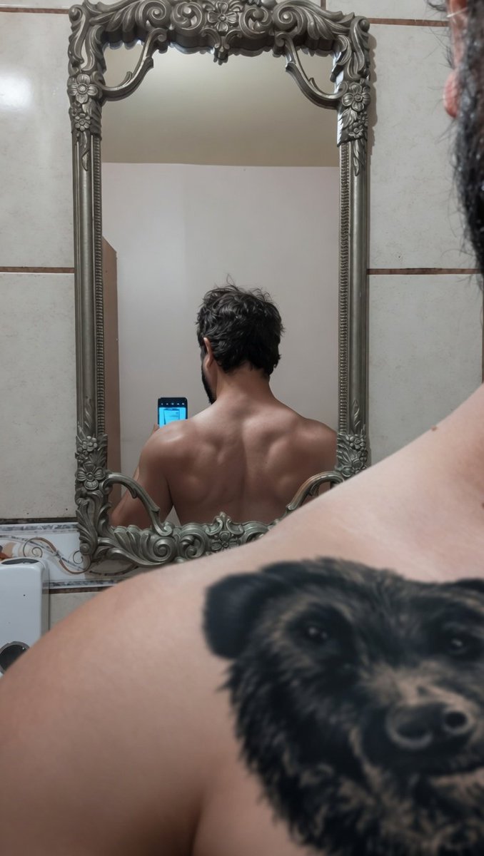 Monguiu's tweet image. Foto de espalda y hoy me tocó pierna jaja 
#espalda #gym #fitness