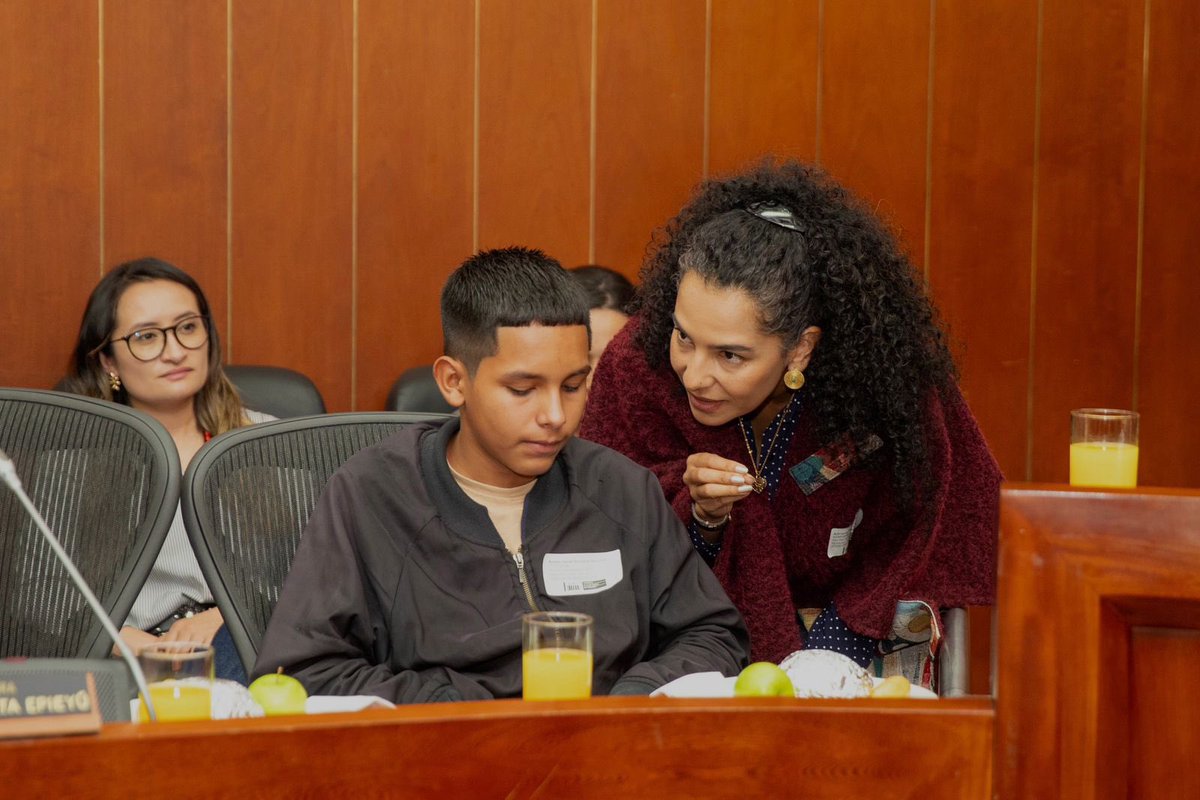 ICBFColombia's tweet photo. 🧵| La directora general, @AstridCaceresC, resaltó este escenario como fundamental para hacer política y no politiquería e instó a dar un lugar prioritario a la voz de niñas, niños y adolescentes como actores fundamentales para la toma de decisiones que afectan sus vidas. https://t.co/kj6I4lfEkd