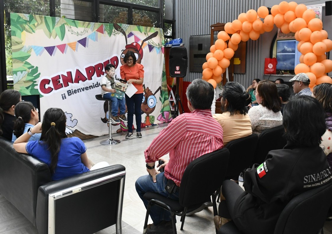 CenapredMexico's tweet photo. Para #Cenapred las 🧒👧las #Infancias son muy importantes, por ello abrimos un espacio para compartir la lectura en voz alta del cuento 📖"El Tlacuache", con la participación de nuestro amigo 😀Macario. 

#InfanciasProtegidas https://t.co/LxBFktiSCr