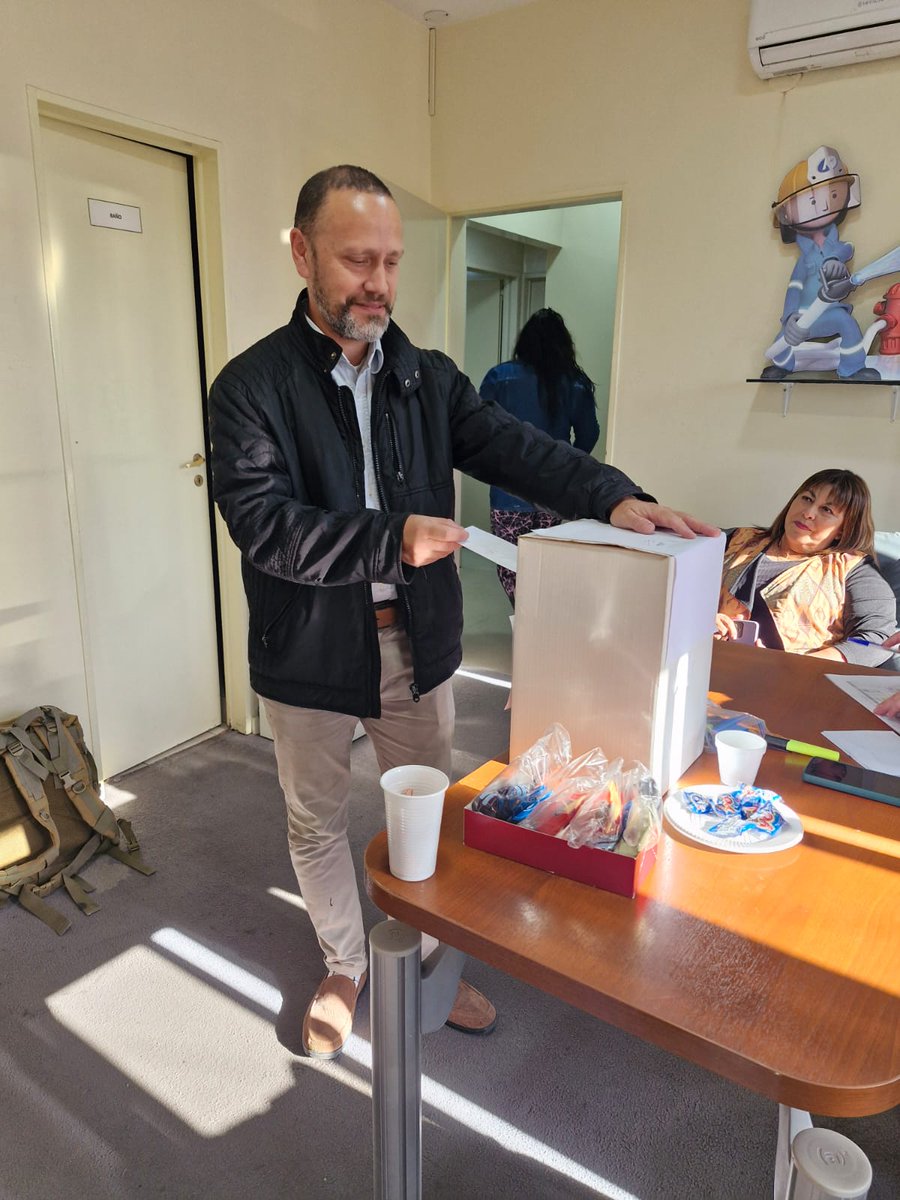 cybsanidad's tweet photo. En el Laboratorio Kilab, lxs trabajadorxs participaron masivamente en las elecciones de Comisión Interna 💪

Natalia Medina fue elegida como delegada general, reafirmando el camino de organización y representación colectiva.

#ATSA  #Unidad https://t.co/Xx287nTK0S